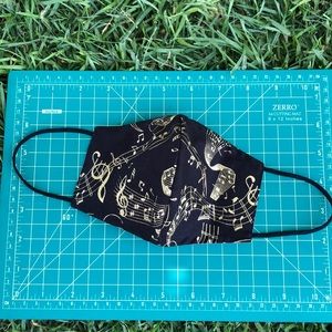Face Mask Reversible w/ Nose Wire Musical Notes